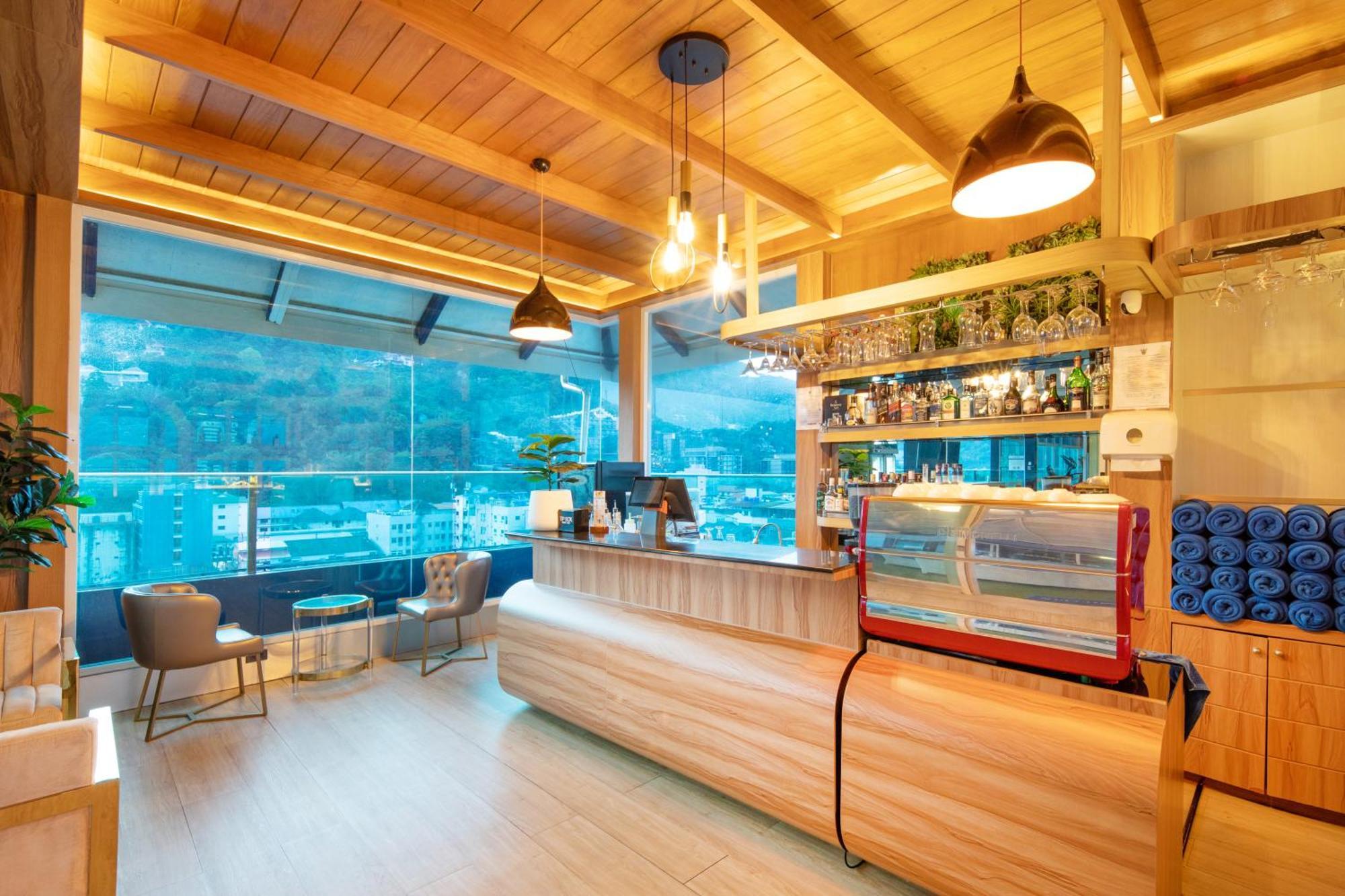 Sira Grande Hotel & Spa Patong Zewnętrze zdjęcie