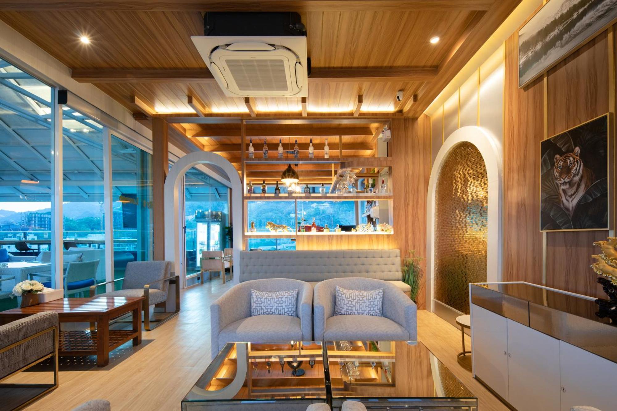Sira Grande Hotel & Spa Patong Zewnętrze zdjęcie